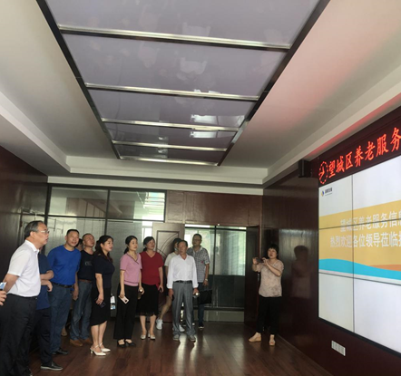 長沙、湘潭市人大調研發(fā)展養(yǎng)老公司雷鋒路社區(qū)居家養(yǎng)老服務中心