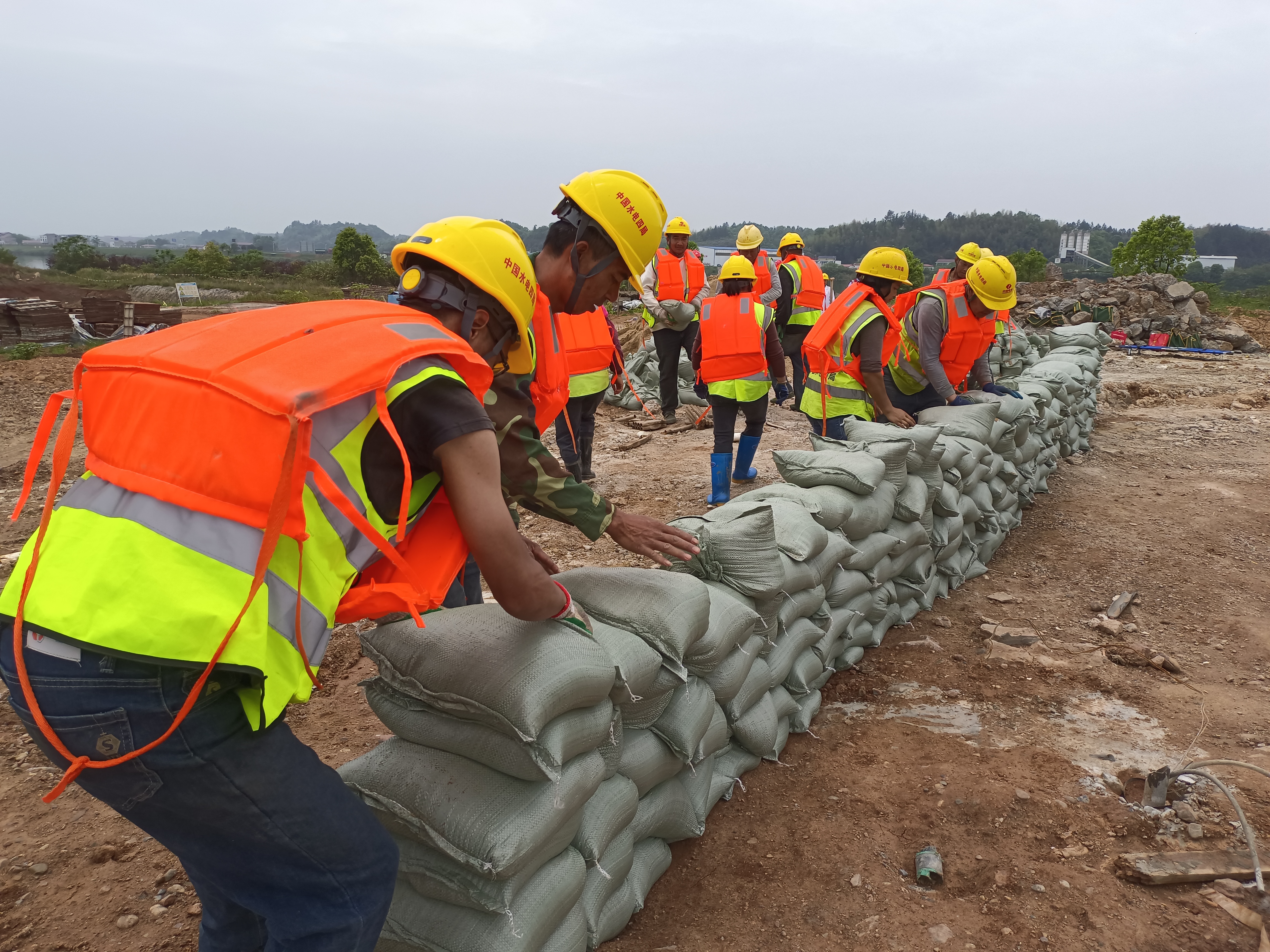 以“演”促防，以“練”備戰！株洲航電 擴機項目開展防汛搶險救災應急演練